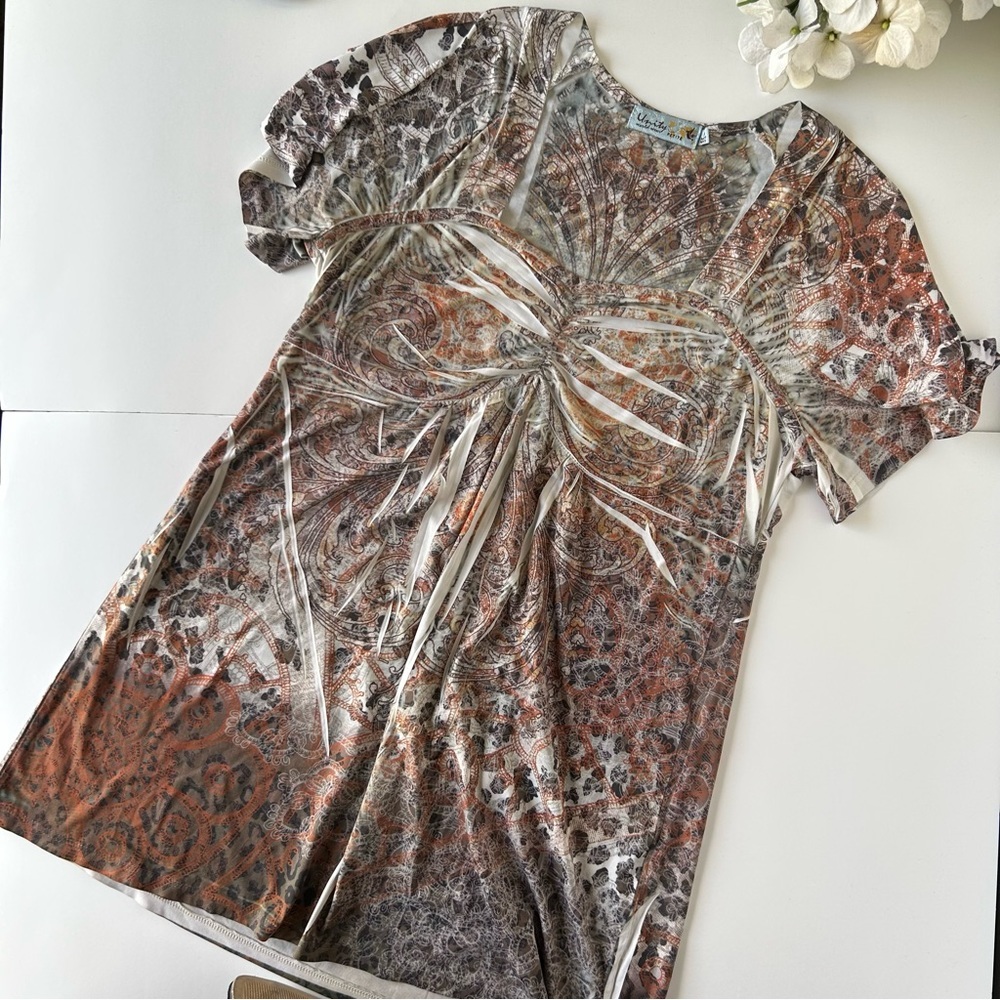 3/$20 Unity World Wear Y2K inspired printed blouse